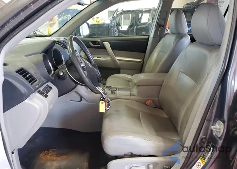 2013 Toyota Highlander Base z USA, uszkodzony, nr VIN 5TDBK3EH9DS197093